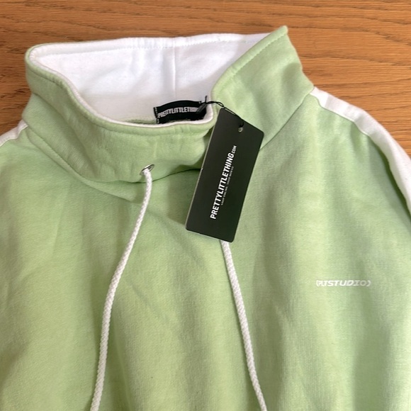 🆕 PRETTYLITTLETHING Sage Green Contrast Drawstring Sweatshirt Dress US 6 - Picture 7 of 8